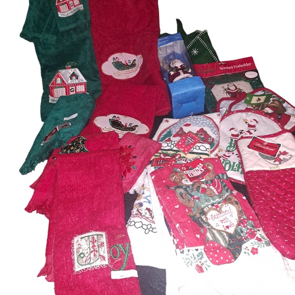 NEW WITH TAGS - Holiday Christmas Kitchen & bathroom Towels Santa Diffuser - Picture 2 of 8